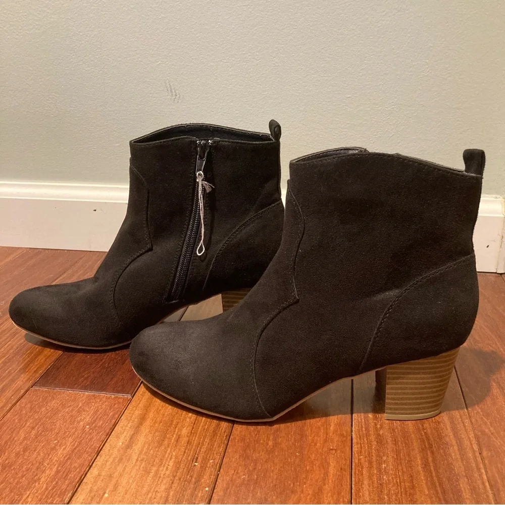 NWOT American Eagle Black Ankle Boots Booties Faux Suede 2.5 inch Heel Size 8.5 - Picture 3 of 13
